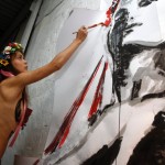 Femen sfilano in topless a Parigi 05