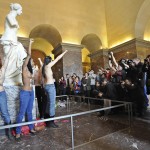 Femen activists demonstrate in the Louvre01 Femen activists demonstrate in the Louvre01