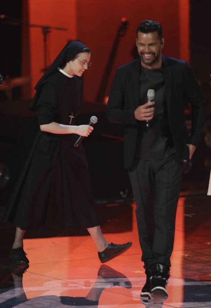 Voice, Suor Cristina Scuccia canta Ricky Martin finale