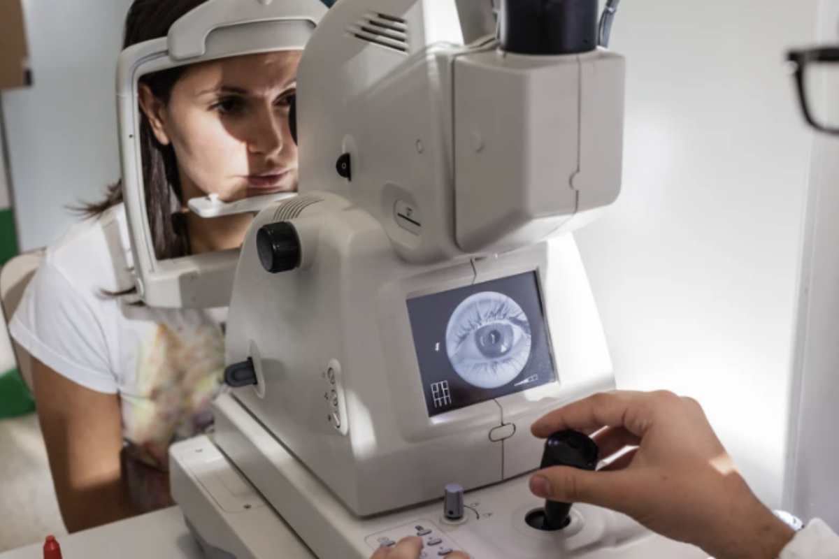 Uno dei progetti più significativi in questo campo è il programma AlzEye, condotto dal Moorsfield Eye Hospital di Londra, che ha raccolto più di 6 milioni