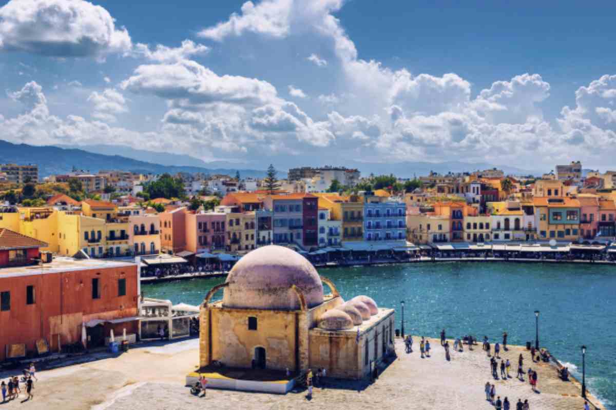 Isola Creta Nel periodo autunnale, Creta si mostra nella sua dimensione più genuina, fatta di ospitalità, cibo tradizionale e atmosfere rilassate.