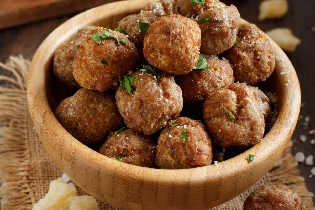 Ricetta antispreco, con broccoli e patate avanzati nascono polpette da urlo
