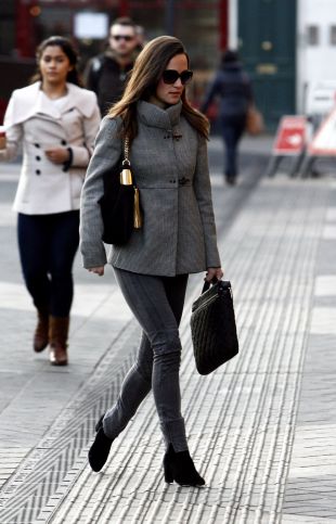 Look casual per Pippa Middleton per le strade di Londra 01