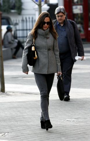 Look casual per Pippa Middleton per le strade di Londra 02