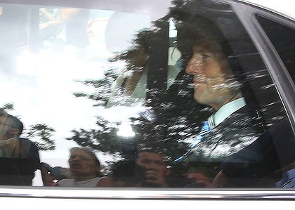 Australia day, Gillard costretta alla fuga