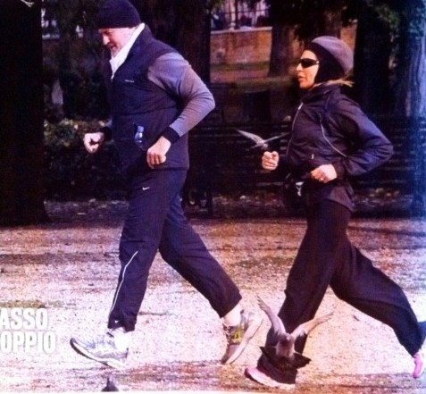 Lilli Gruber fa jogging al parco con il marito 03
