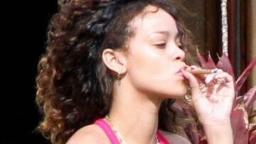 Rihanna alle Hawaii fuma 01