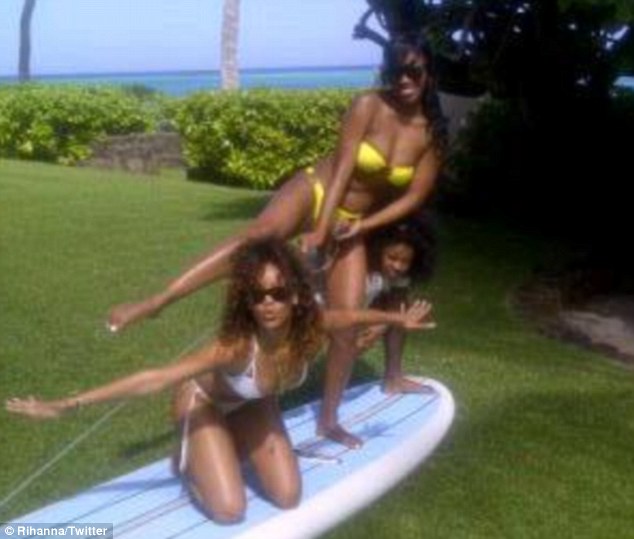 Rihanna foto Hawaii bikini 04