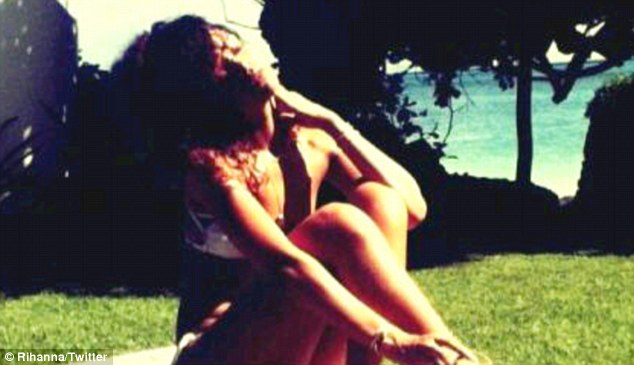 Rihanna foto Hawaii bikini 06