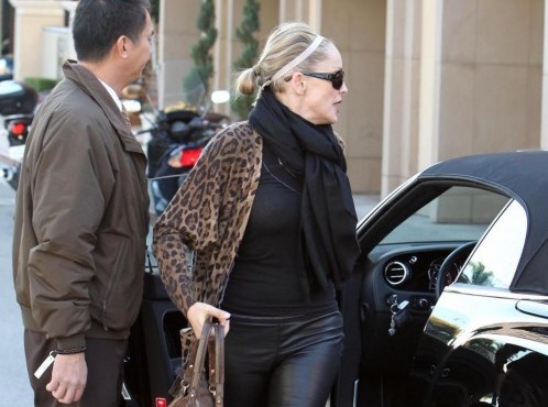 Sharon Stone selvaggia in pelle nera 05