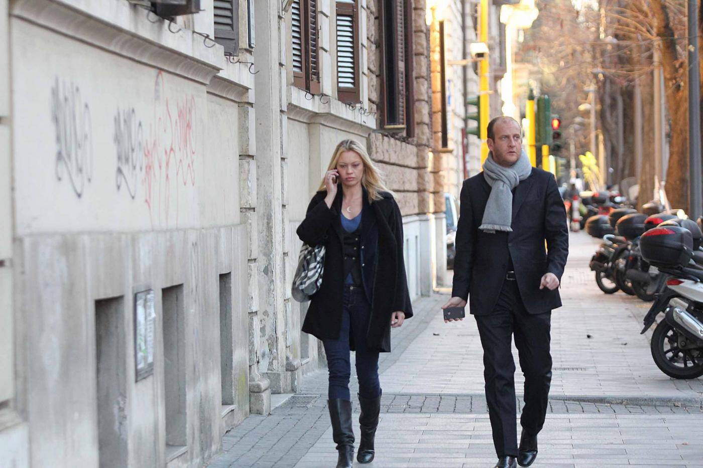 Anna Falchi passeggia con il suo compagno Andrea Ruggeri01