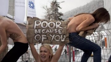 Le attiviste di Femen protestano  a seno nudo al 'World Economic Forum'4