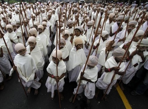 India: corteo 485 'baby Gandhi', record 04