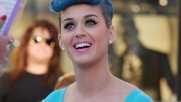 Katy Perry presenta le ciglia finte della Eylure09