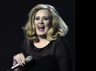 Adele, pipistarello al concerto: reagisce così VIDEO