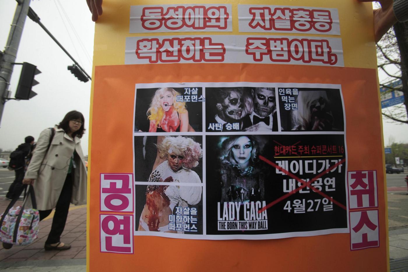 Lady Gaga, la protesta dei cristiani conservatori 08