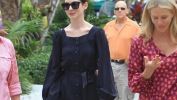 Anne Hathaway in vacanza a Miami Beach02