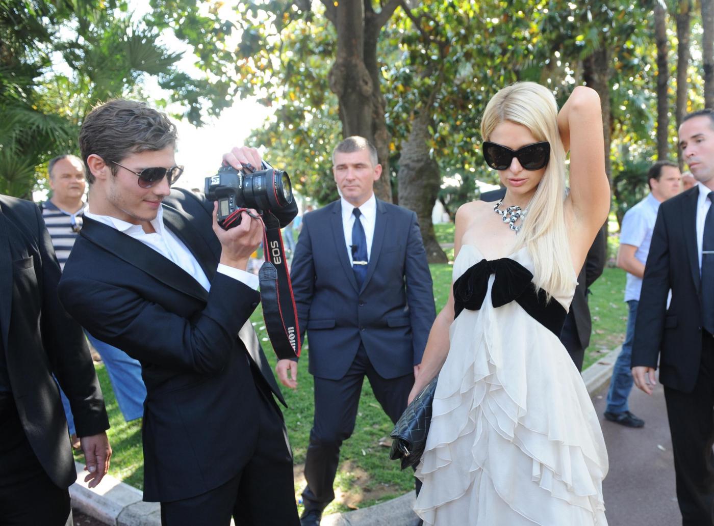 Paris Hilton sul set fotografico02