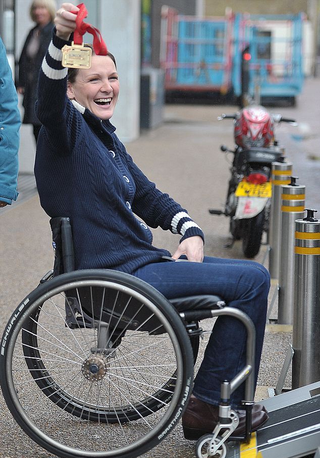 donna paralizzata completa la maratona di Londra grazie a 'tuta bionica'1