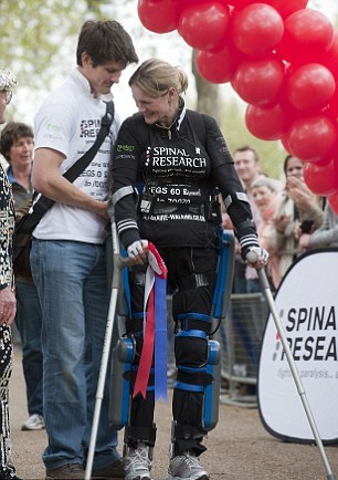 donna paralizzata completa la maratona di Londra grazie a 'tuta bionica'4