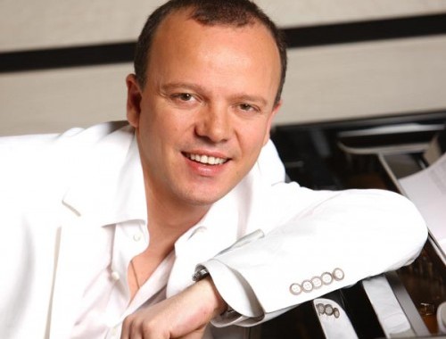 Gigi D'Alessio, "notti di lune storte" il nuovo singolo