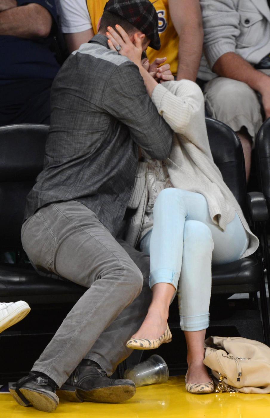 Justin Timberlake e Jessica Biel alla partita dei Lakers004