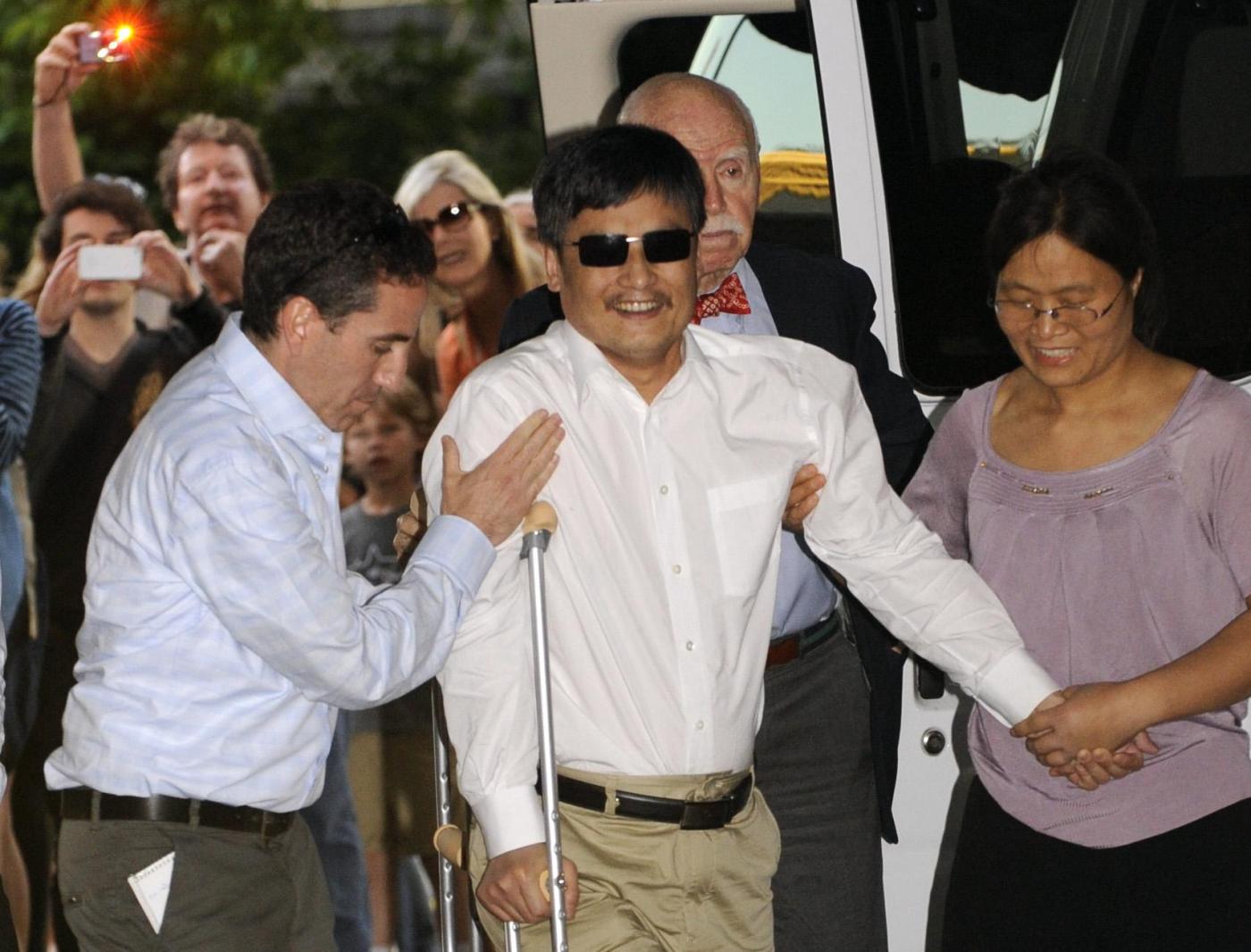 L'attivista cieco Chen Guangcheng arriva a New York06
