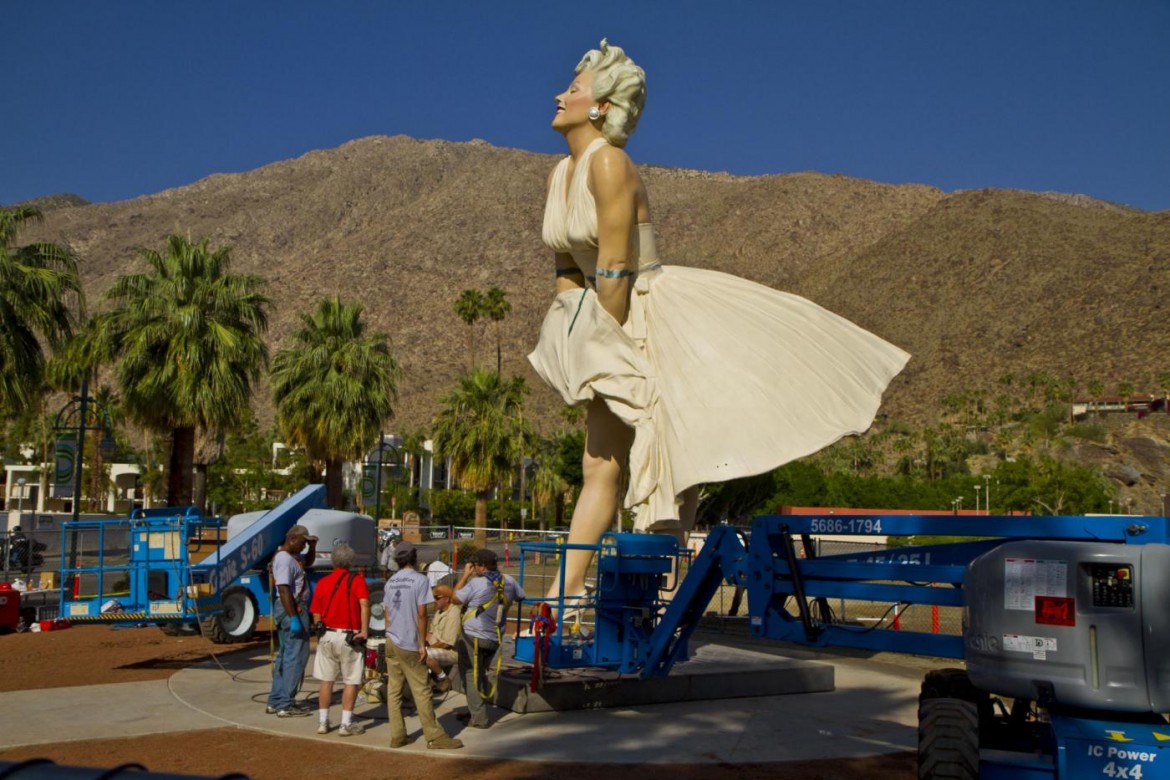 Statua a Marilyn Monroe a Palm Springs05