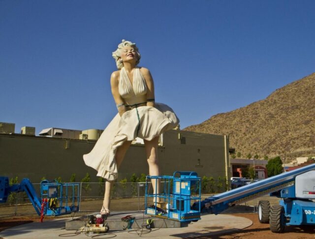 Statua a Marilyn Monroe a Palm Springs08