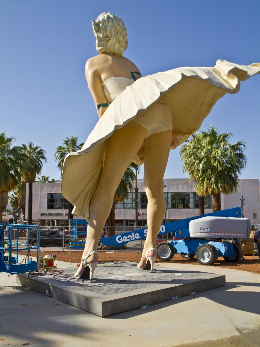 Statua a Marilyn Monroe a Palm Springs09