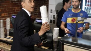 Barack Obama in paninoteca a Washington 03