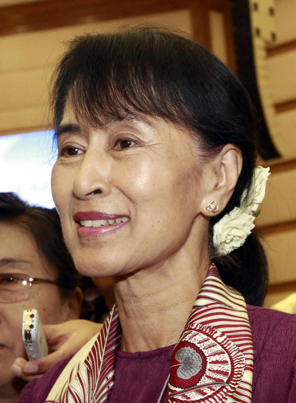 Aung San Suu Kyi in Parlamento per prestare giuramento12