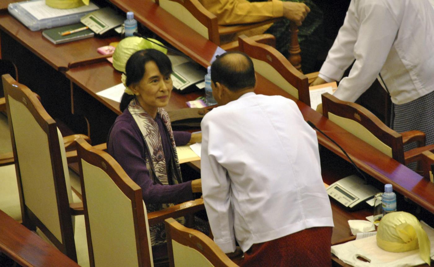 Aung San Suu Kyi in Parlamento per prestare giuramento09