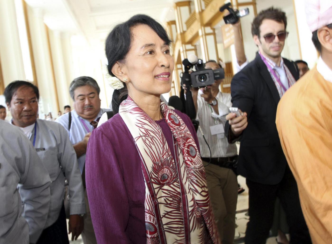 Aung San Suu Kyi in Parlamento per prestare giuramento08