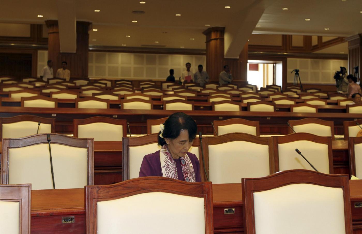 Aung San Suu Kyi in Parlamento per prestare giuramento05