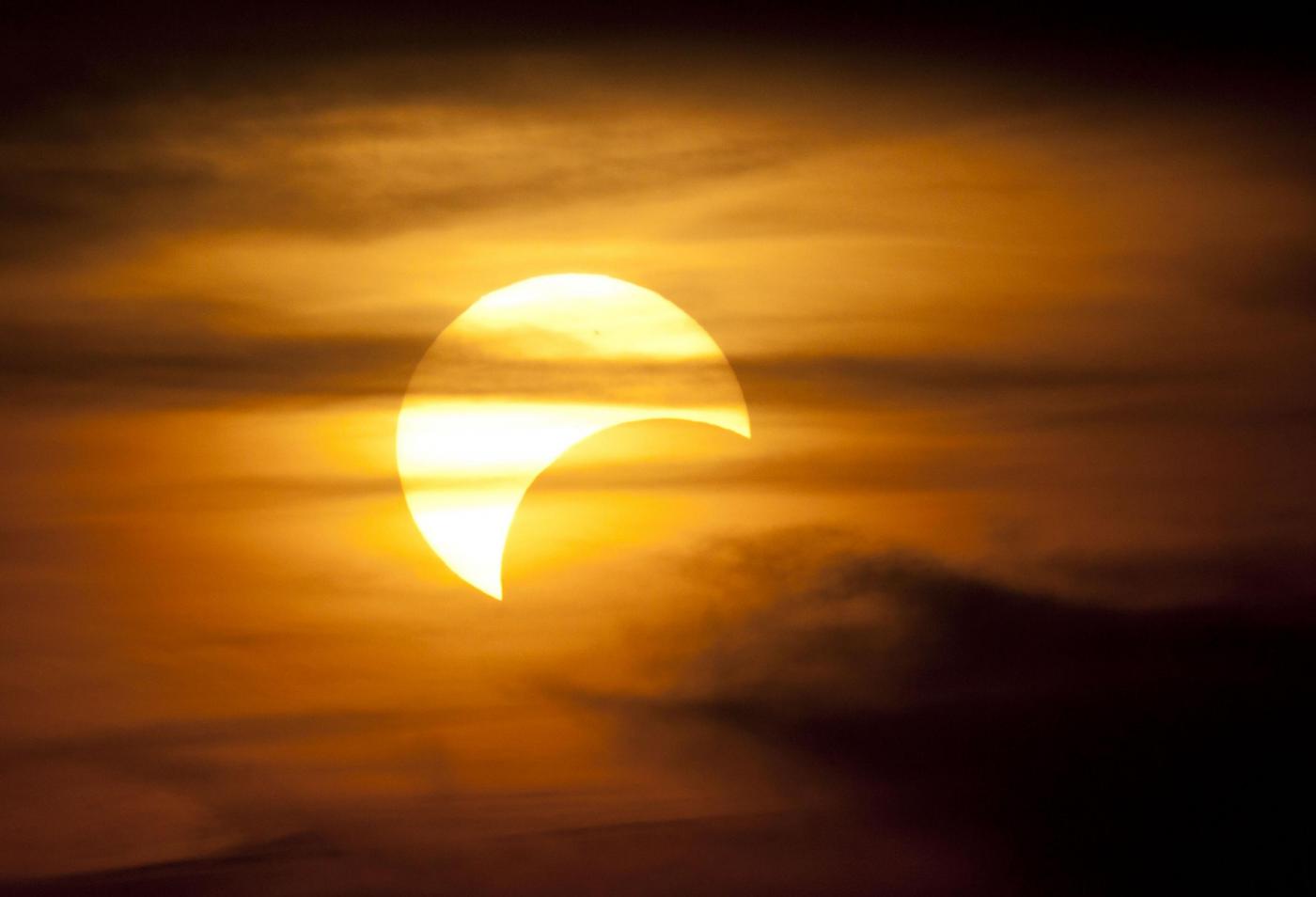Spettacolare Eclissi sole 07