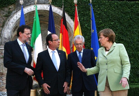 Angela Merkel giacca verde 01