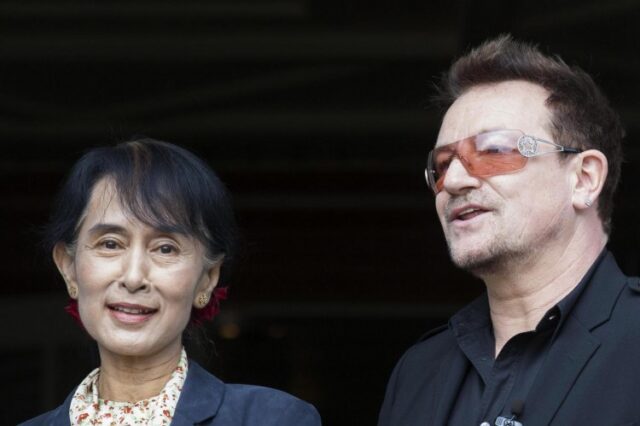 Oslo, Aung san Suu Kyi incontra la star degli U2 Bono01