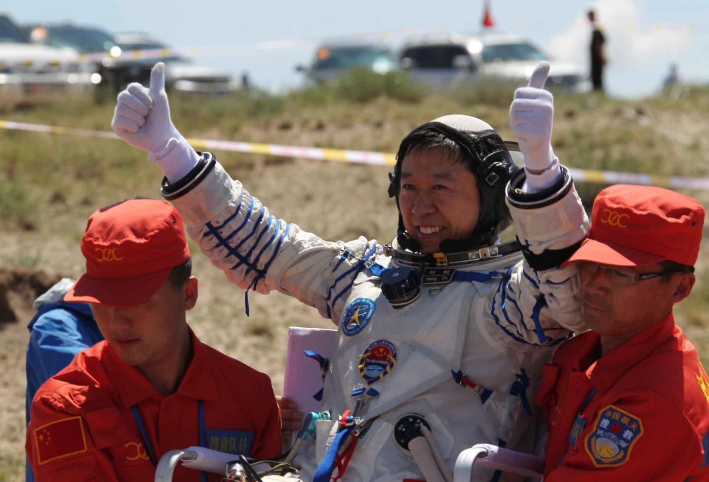 Pechino: rientro della navicella spaziale Shenzhou-9 05