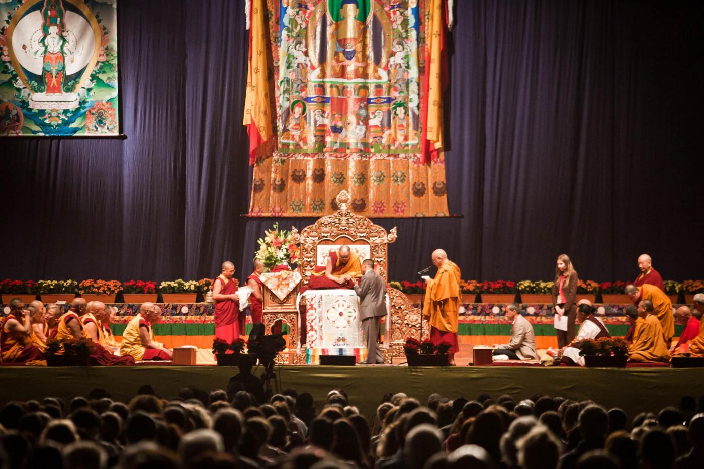 Dalai Lama in vista al Forum d'Assago11
