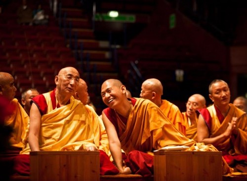 Dalai Lama in vista al Forum d'Assago07