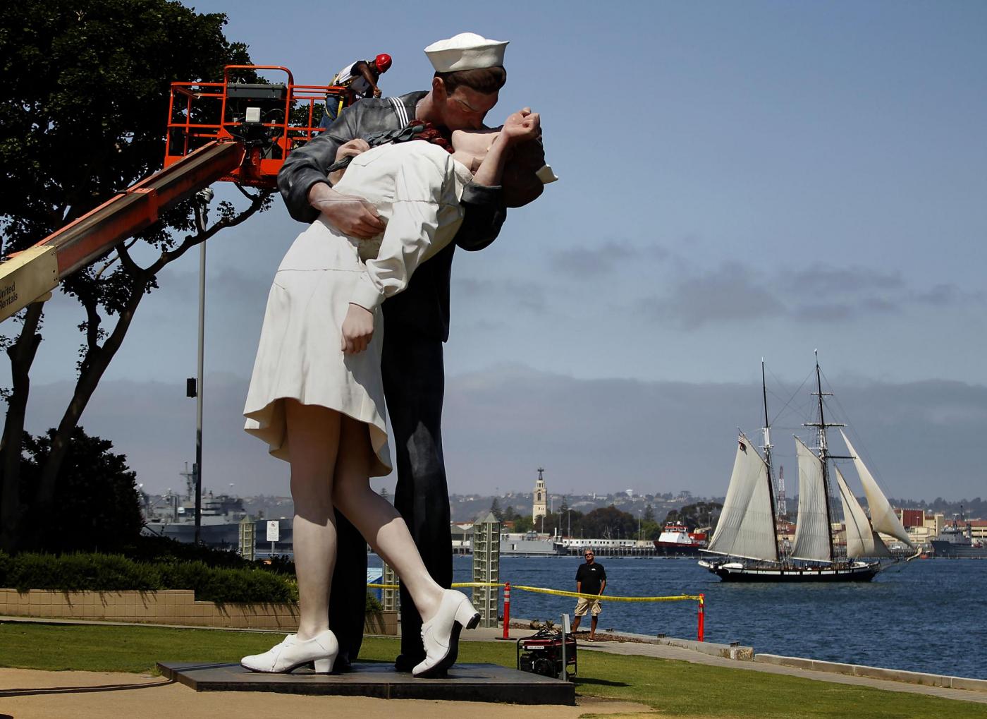 San Diego, smantellata la statua del bacio tra il marinaio e l'infermiera07