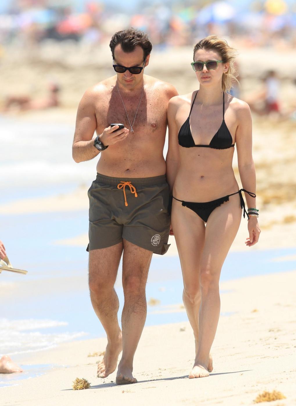 Elena Barolo con il fidanzato in spiaggia a Miami 03