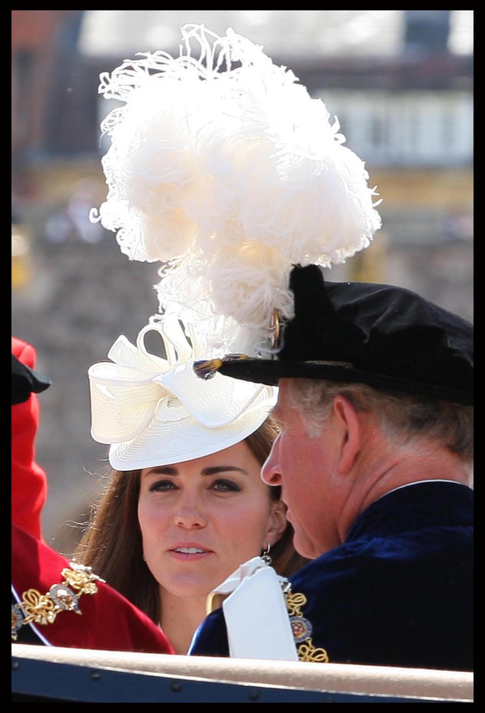 Kate Middleton in bianco Ordine della Giarrettiera 010