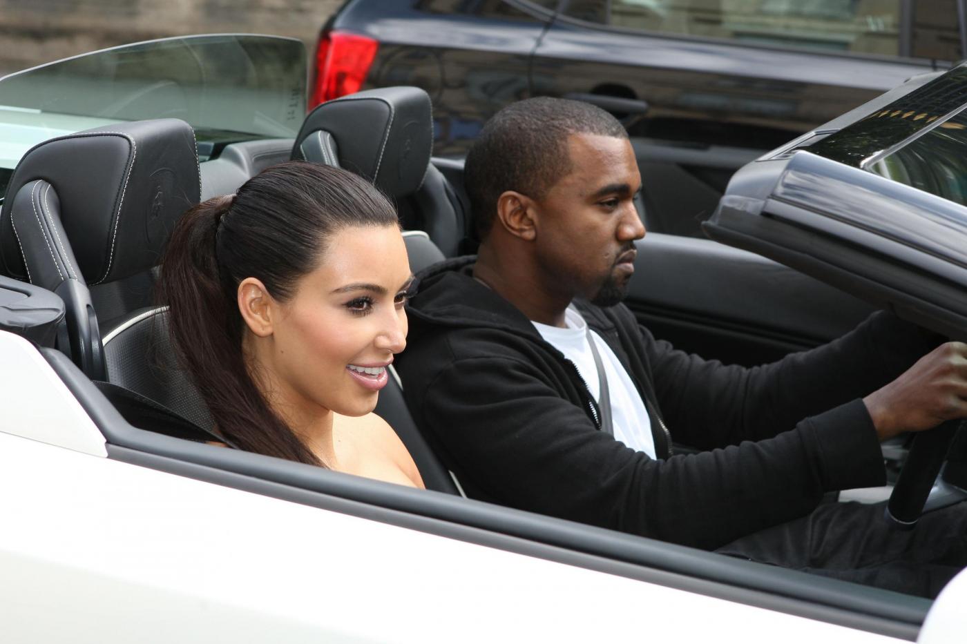 Kim Kardashian e Kanye West in Lamborguin02