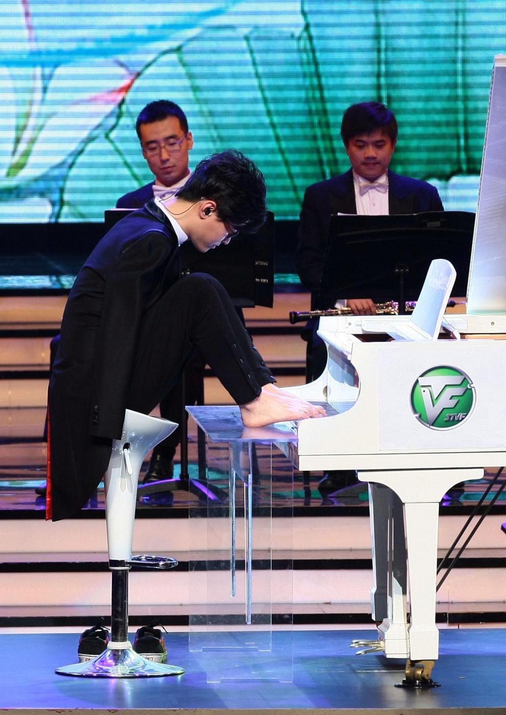 Pianista senza braccia al 18 Festival di Shanghai09