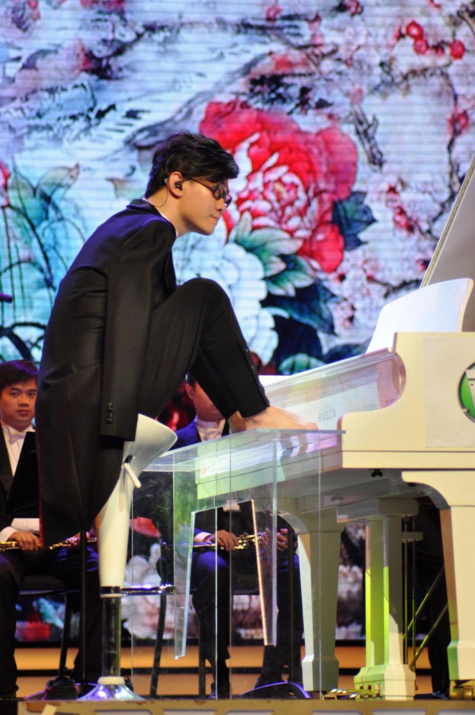 Pianista senza braccia al 18 Festival di Shanghai4