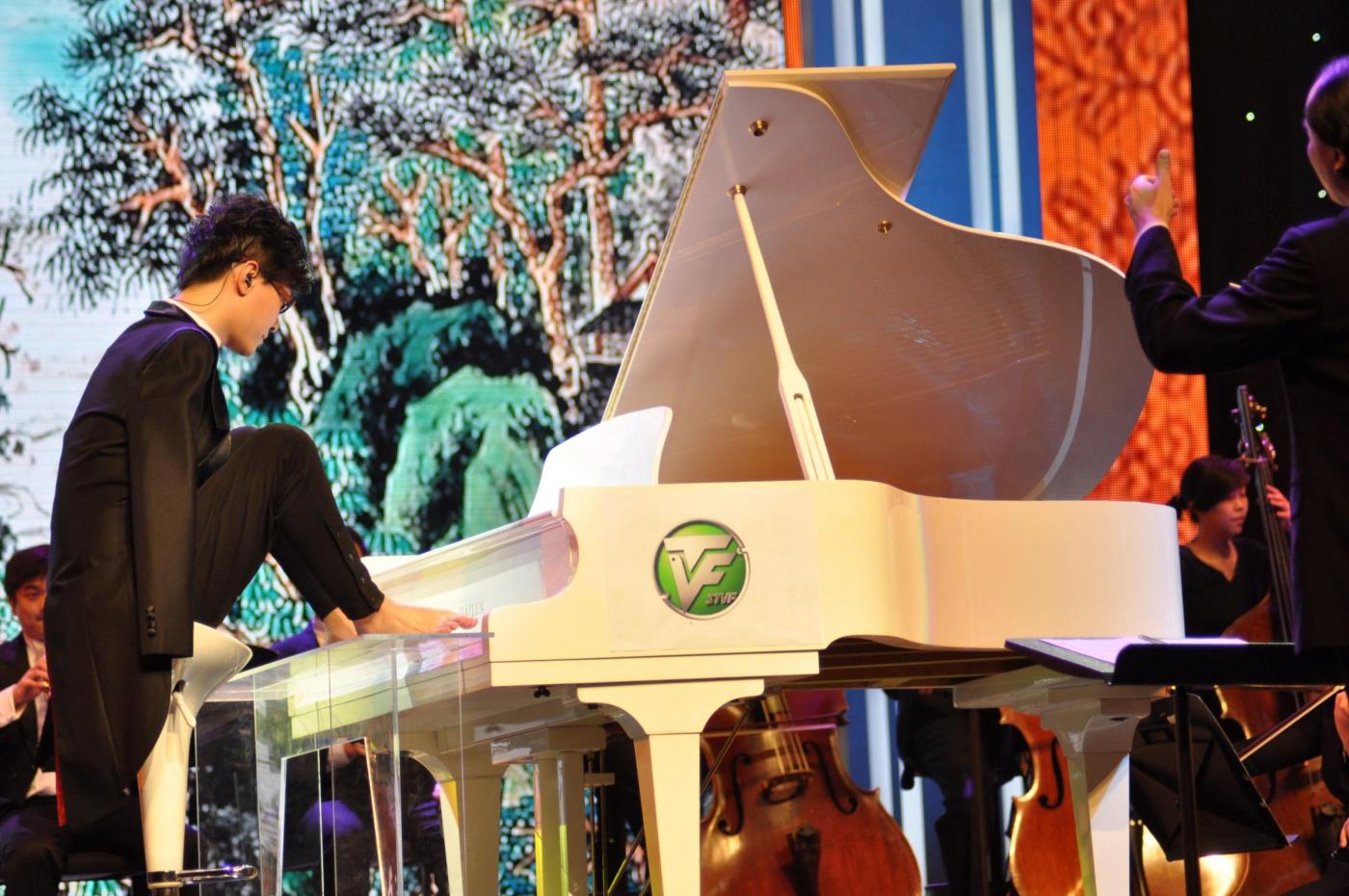 Pianista senza braccia al 18 Festival di Shanghai03