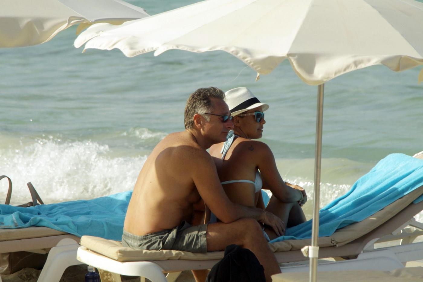 Paolo Bonolis a Formentera con la moglie Sonia ed il figlio08