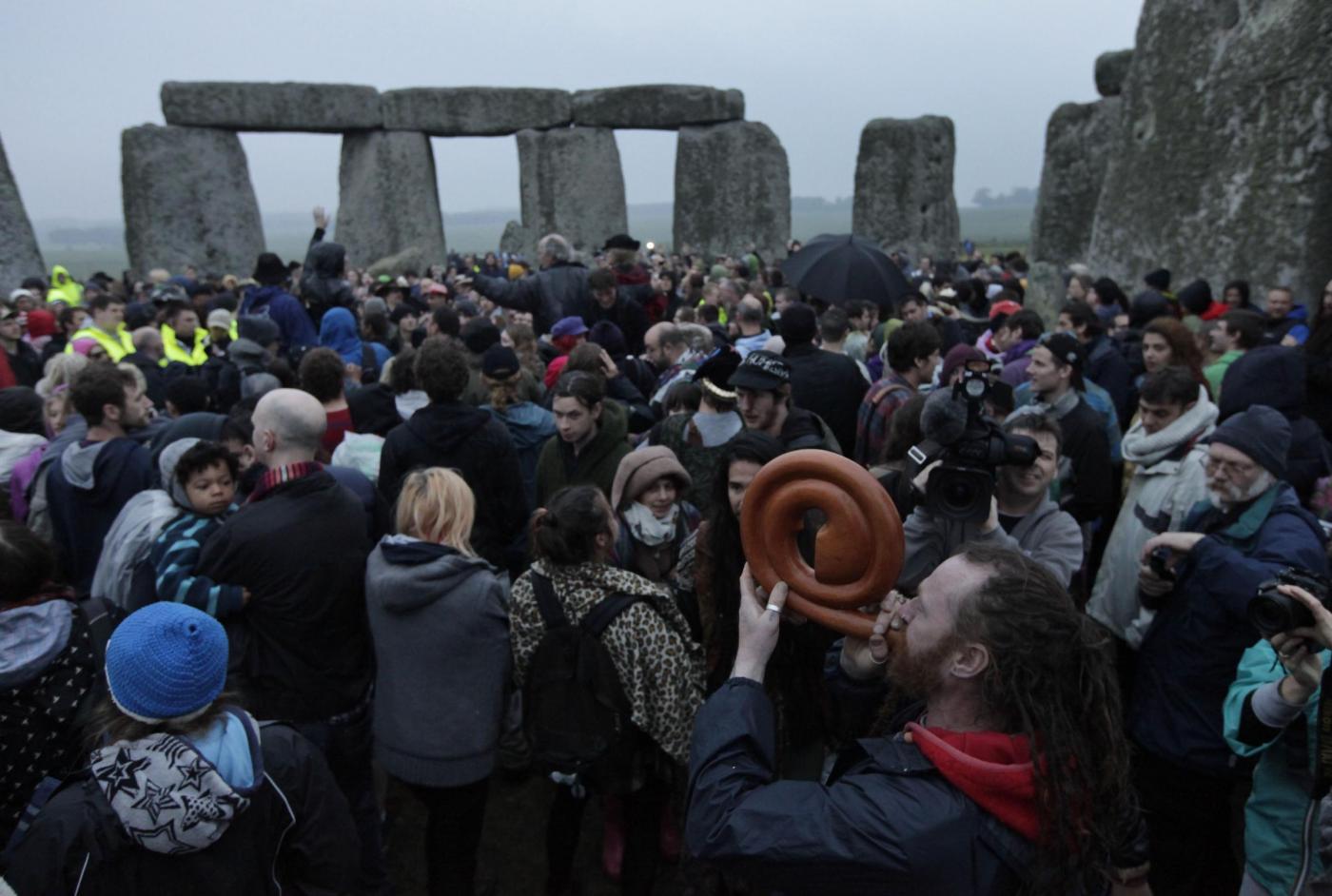 Stonehenge, in migliaia salutano il solstizio d'estate01